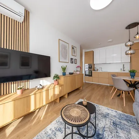 شقة - Cozy With Parking براتسيلافا