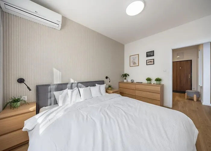 Apartament - Cozy With Parking