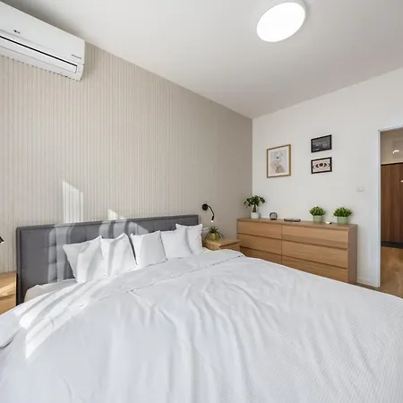 Apartmán - Cozy With Parking